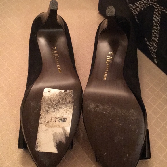 Anne Klein Black Suede pumps size 6.5 - Picture 3 of 3